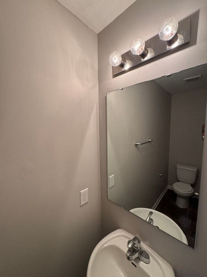 2418 Woodfield Blvd - Photo 2 of 8