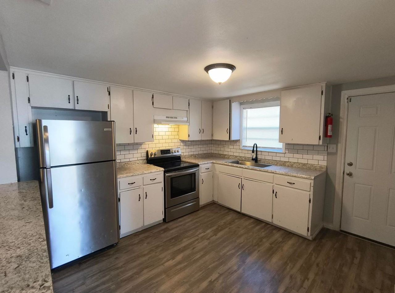 2114 La Cruz St - Photo 2 of 11