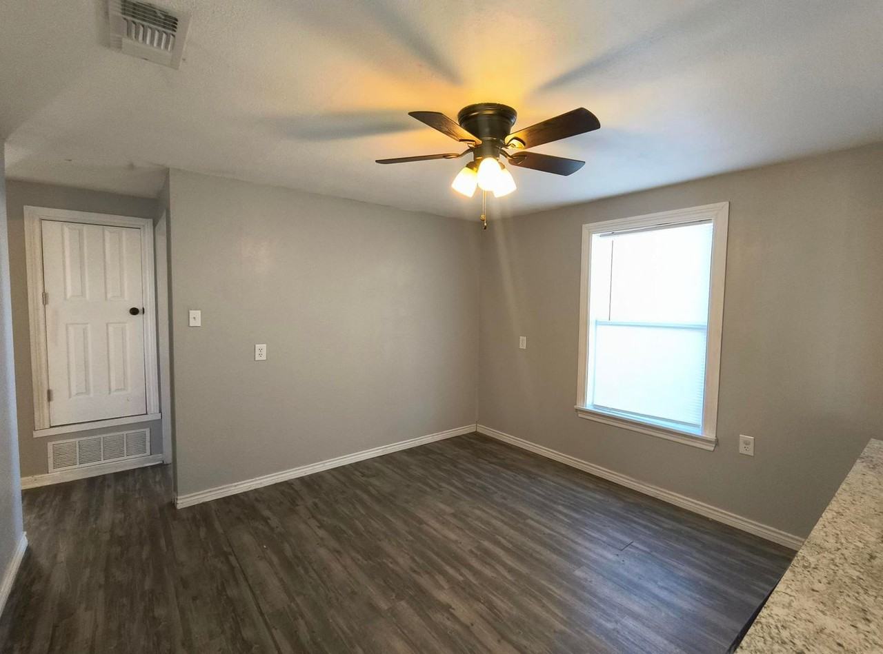 2114 La Cruz St - Photo 3 of 11