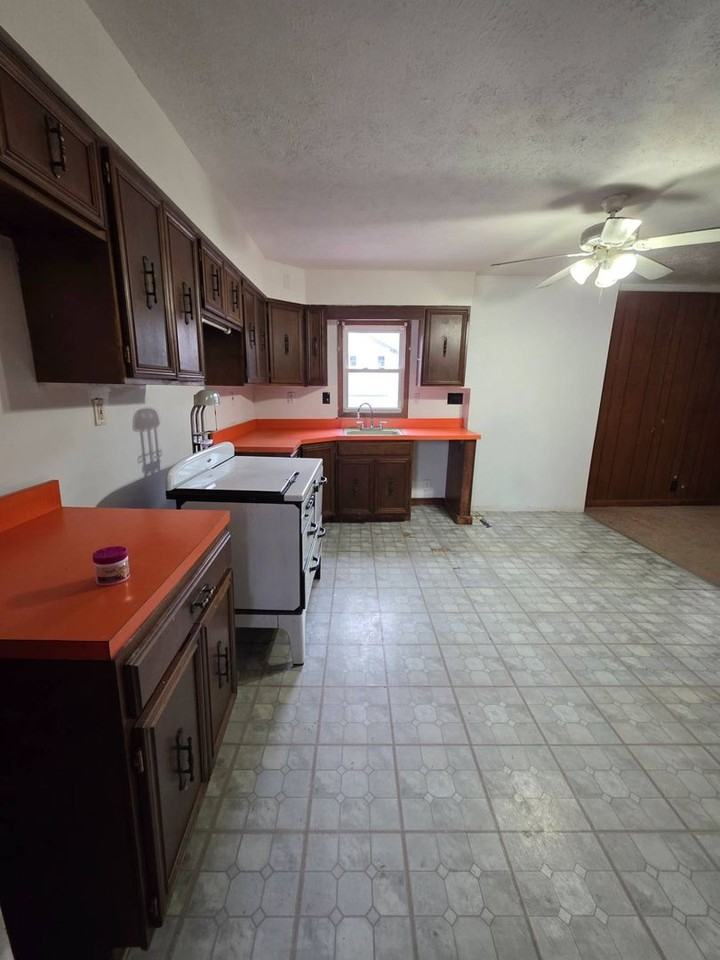 307 S Eagle St - Photo 2 of 30