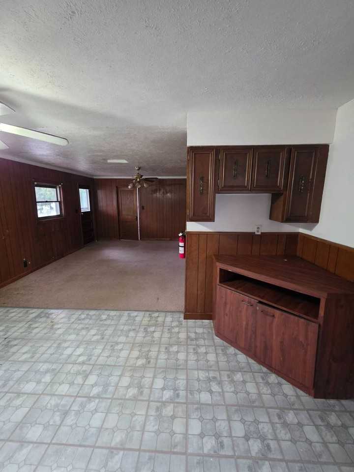 307 S Eagle St - Photo 3 of 30