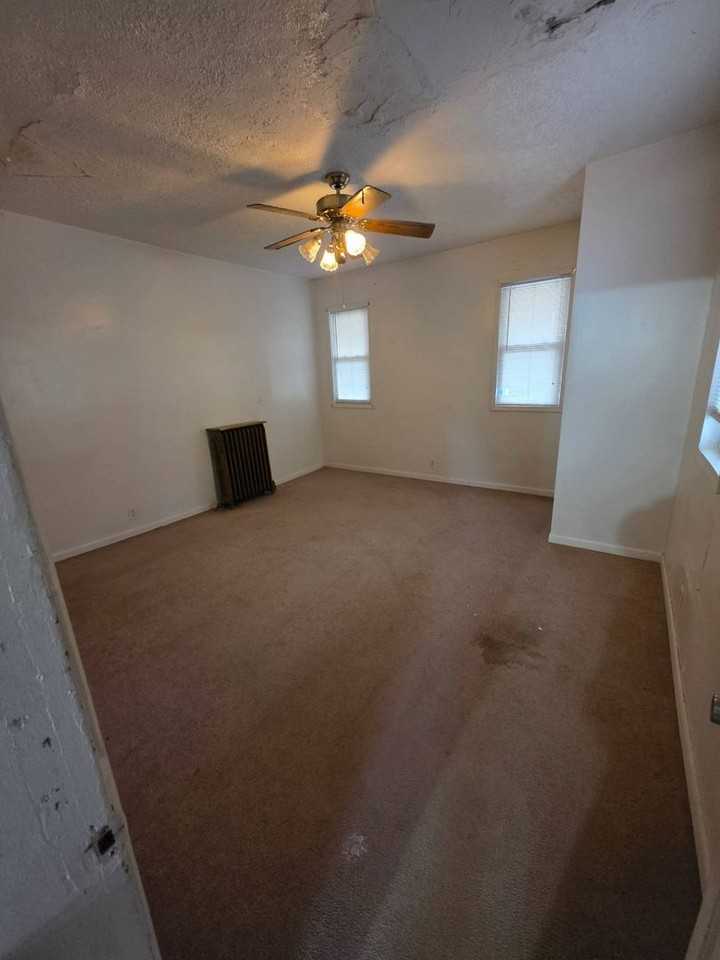 307 S Eagle St - Photo 4 of 30