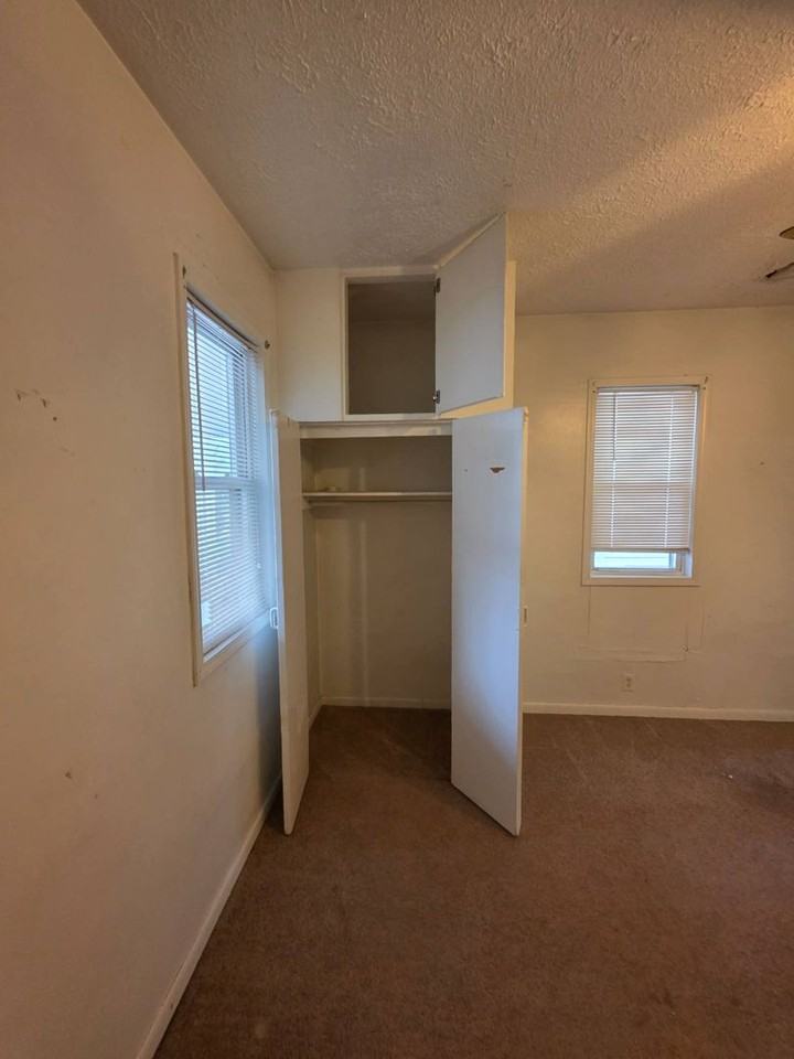 307 S Eagle St - Photo 6 of 30