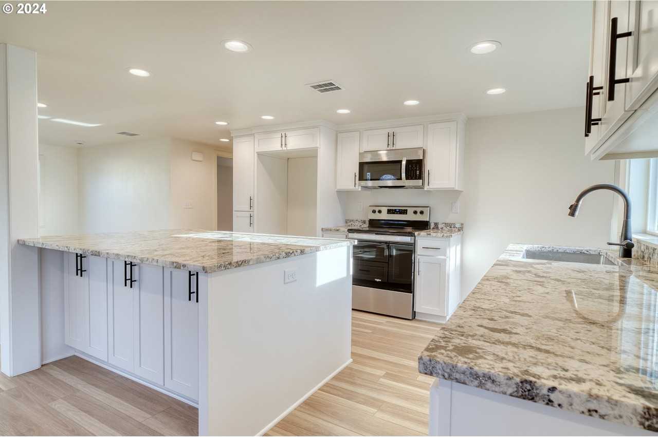 33871 Ne Blossom Dr #1 - Photo 4 of 10