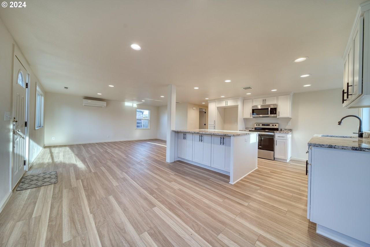 33871 Ne Blossom Dr #1 - Photo 5 of 10