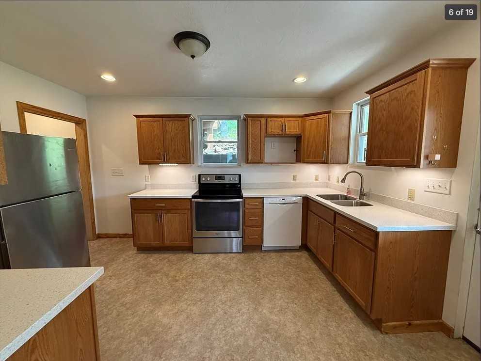 635 Valley St #NA - Photo 2 of 11