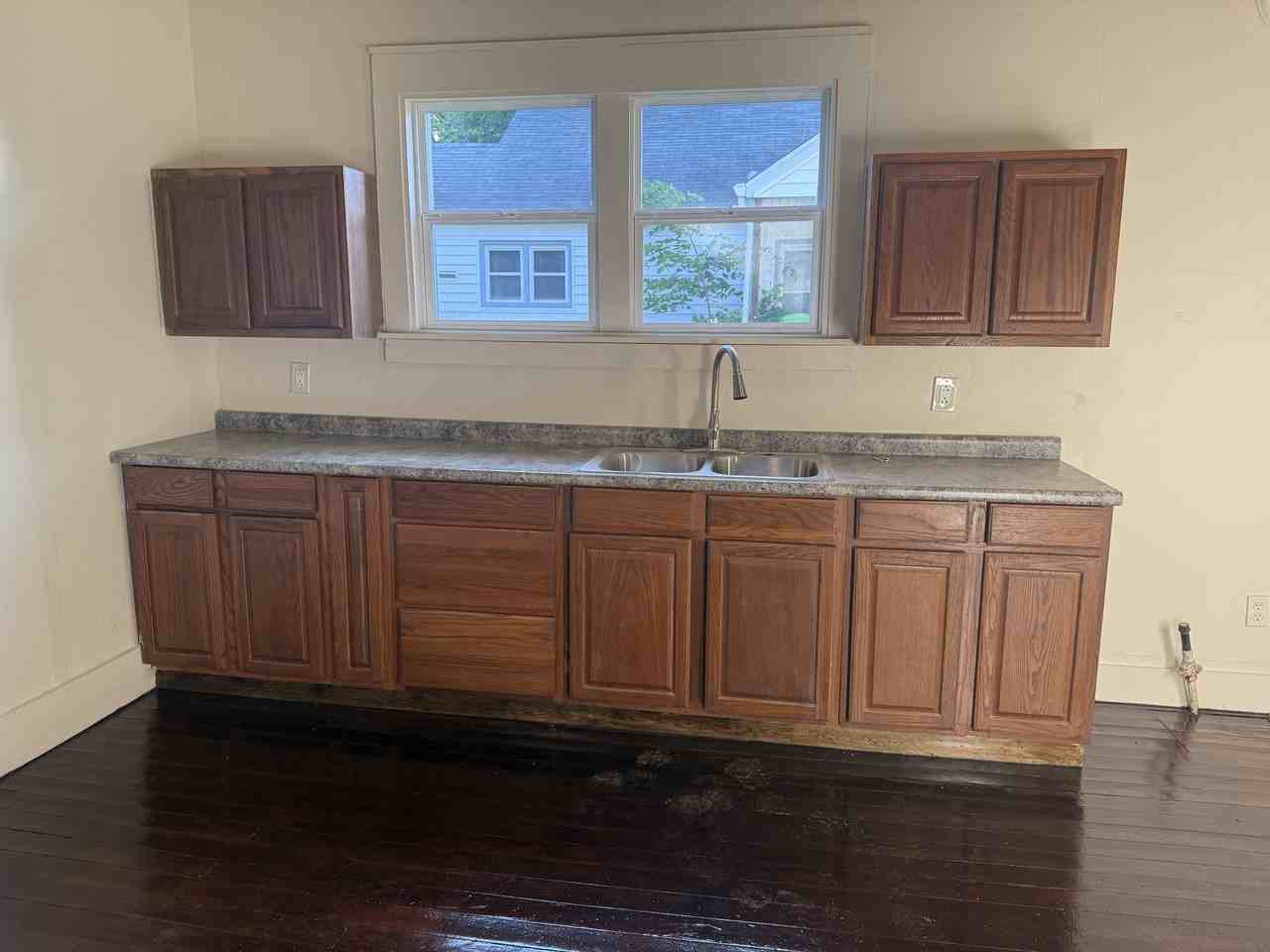 1215 E Main St #NA - Photo 2 of 4