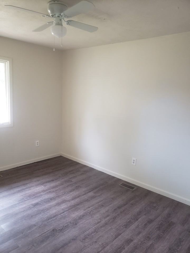 1215 E Main St #NA - Photo 3 of 4