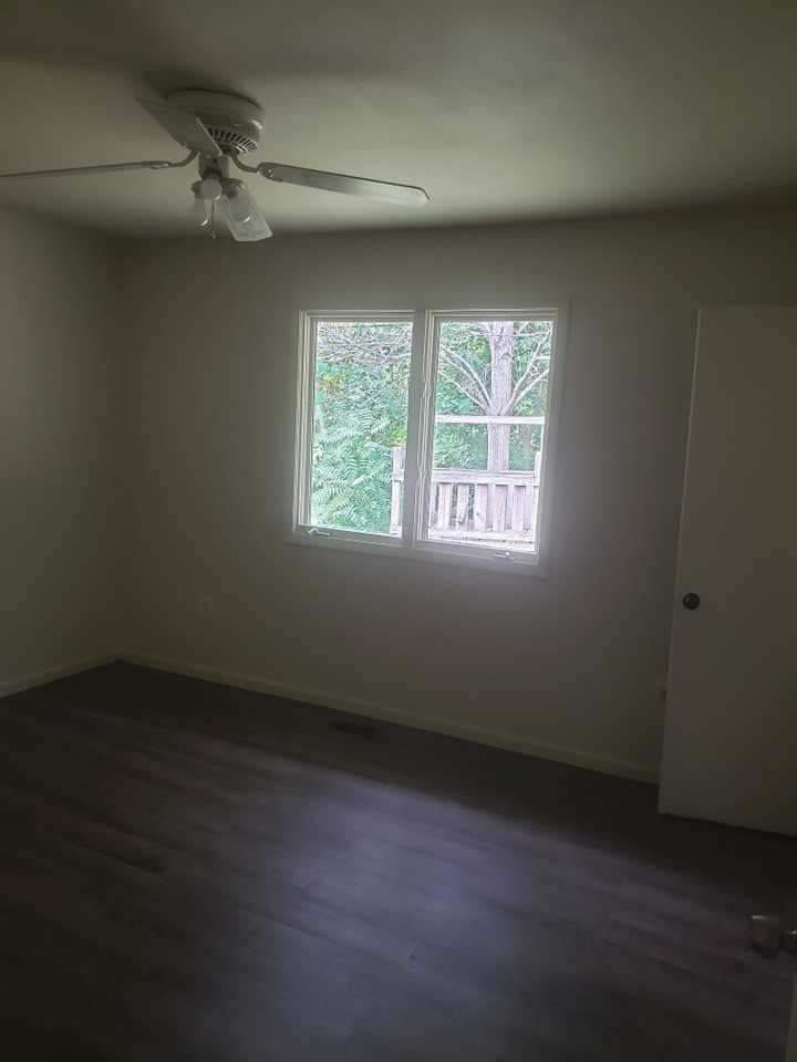 1215 E Main St #NA - Photo 4 of 4