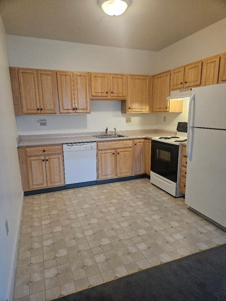 486 Nashua St #110 - Photo 5 of 11
