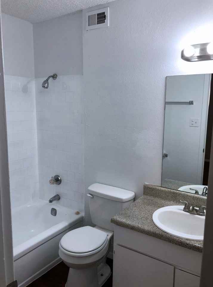 1310 E 35th St #101 - Photo 5 of 5