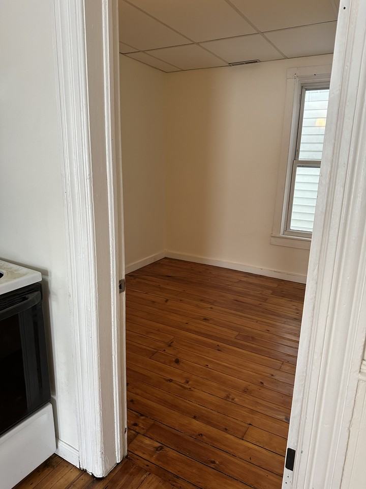 827 Emmett St #2 - Photo 4 of 7