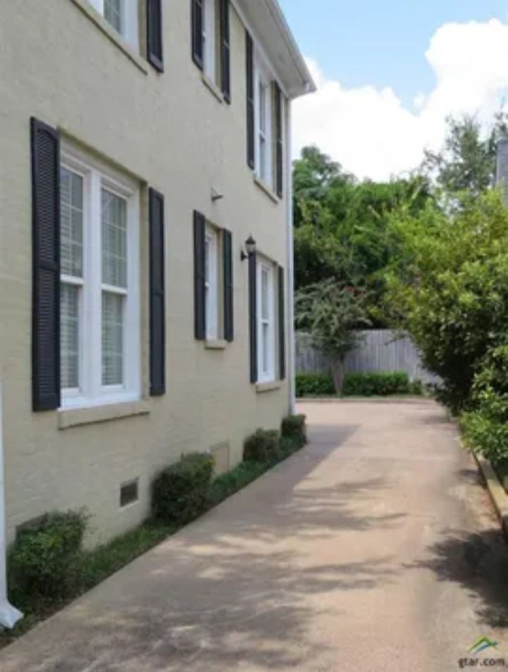 201 W Charnwood St #A - Photo 3 of 9