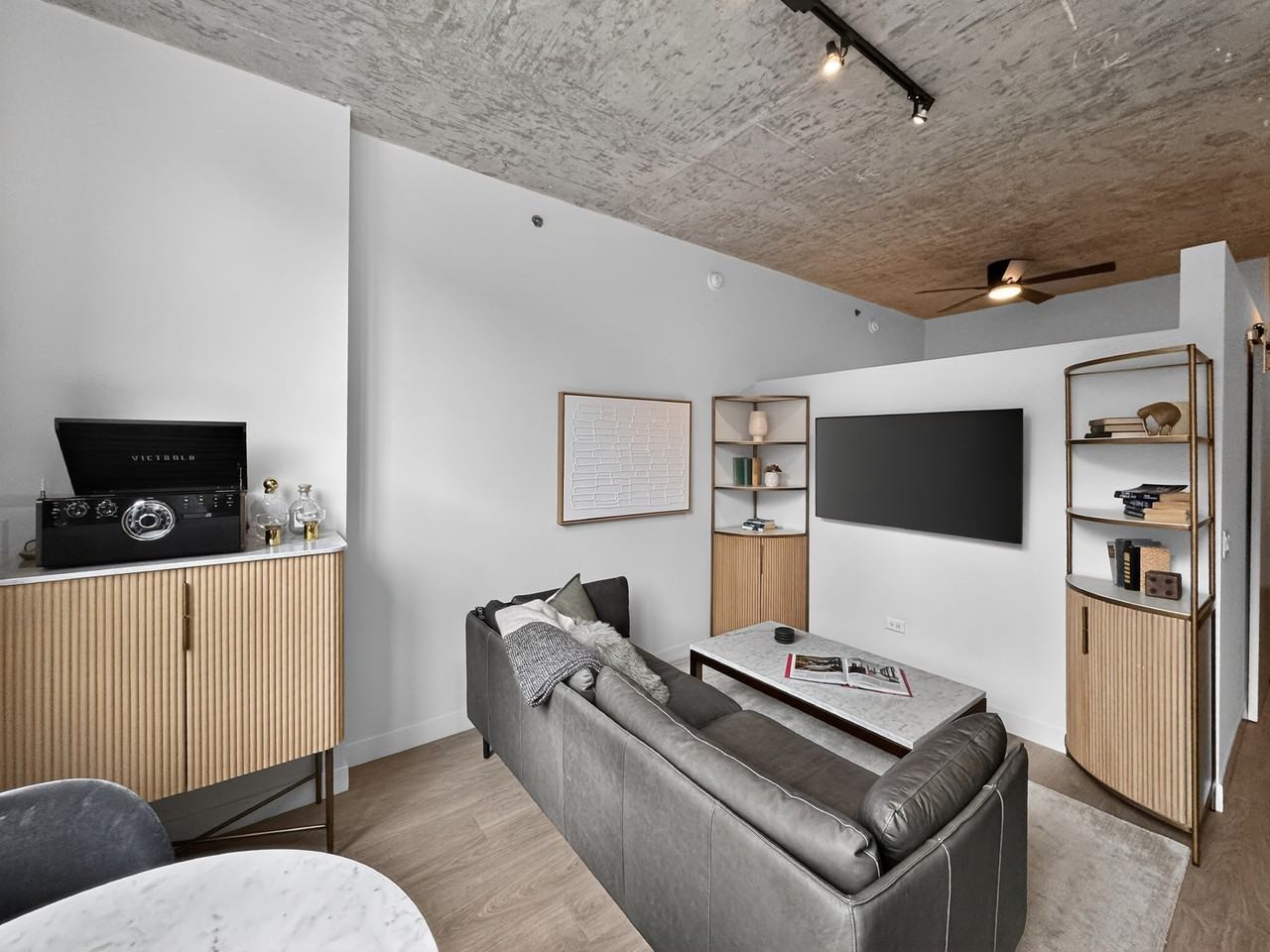 806 N Wells St #310 - Photo 4 of 21