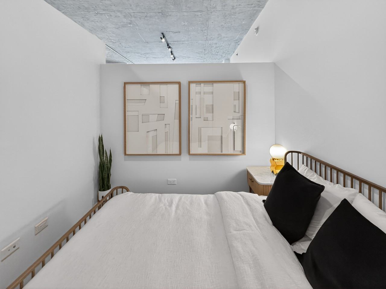 806 N Wells St #310 - Photo 7 of 21