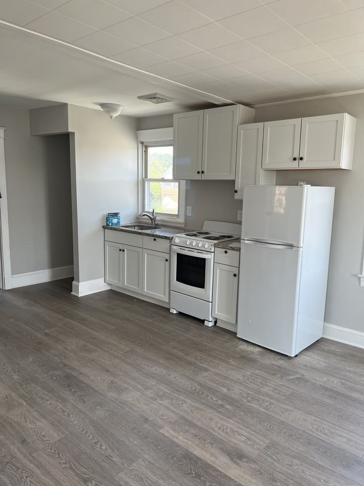 1270 Linden Ave #2 - Photo 3 of 7