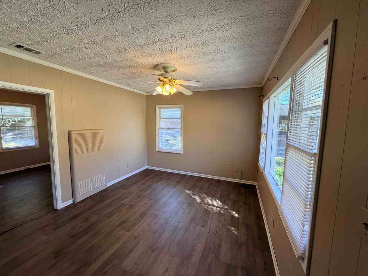 737 E Ann St - Photo 3 of 20