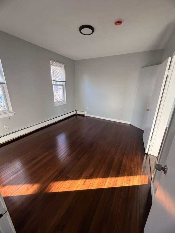 46 Rowe St #2 - Photo 3 of 24