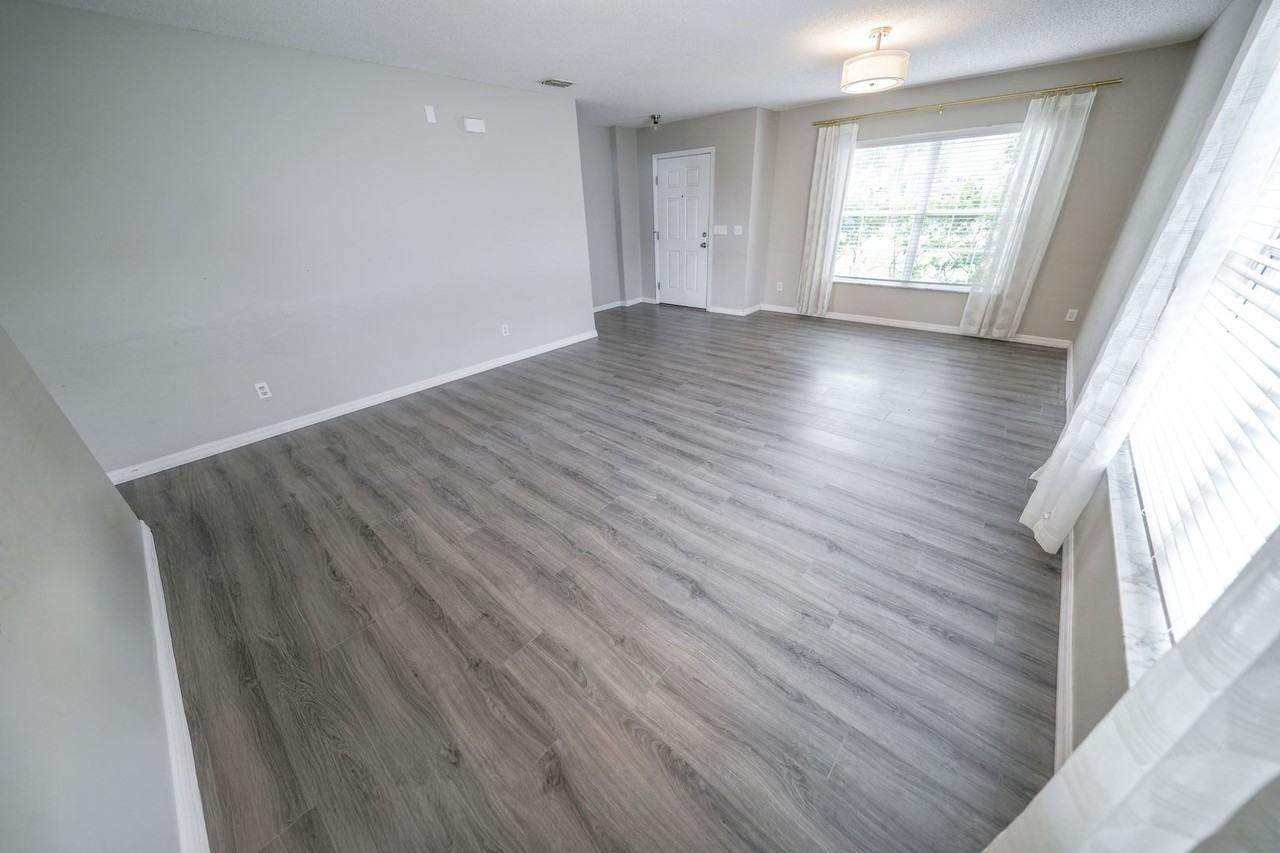 1942 Knollcrest Dr - Photo 2 of 25