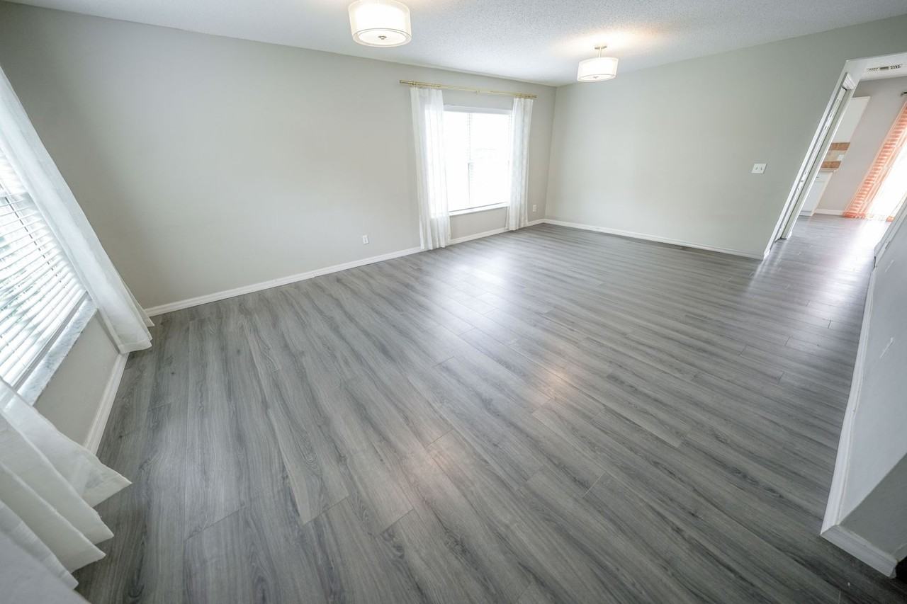 1942 Knollcrest Dr - Photo 3 of 25