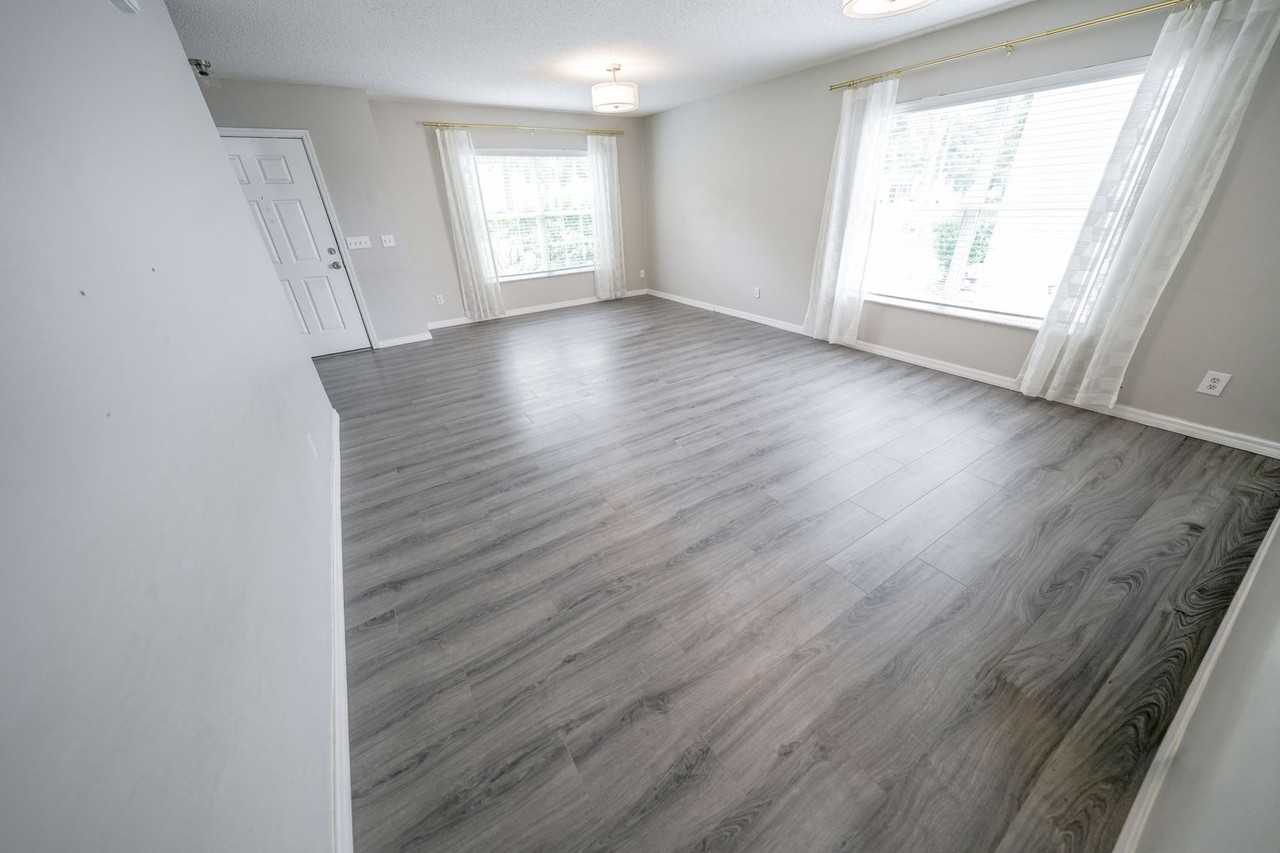 1942 Knollcrest Dr - Photo 4 of 25