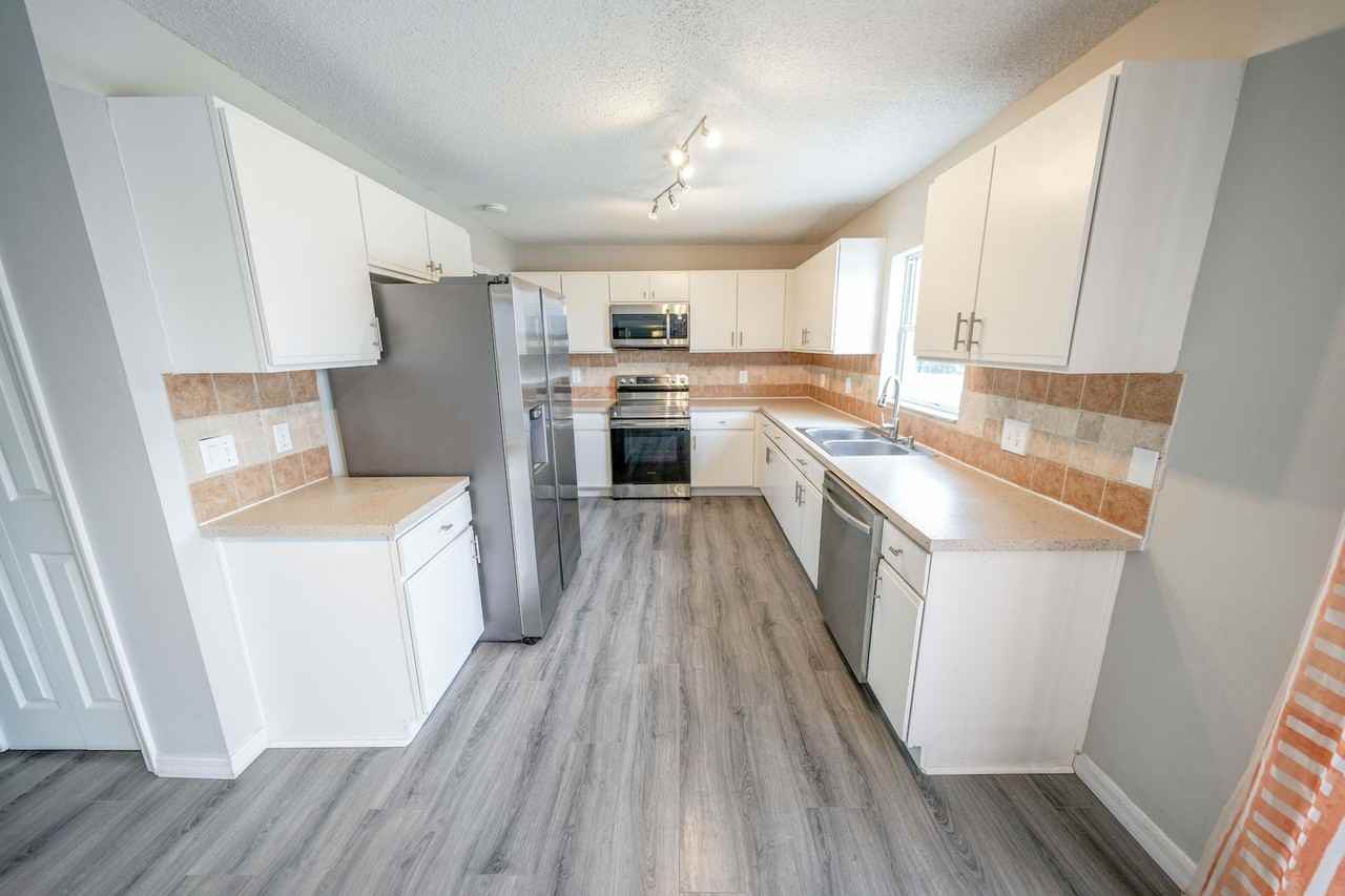 1942 Knollcrest Dr - Photo 5 of 25