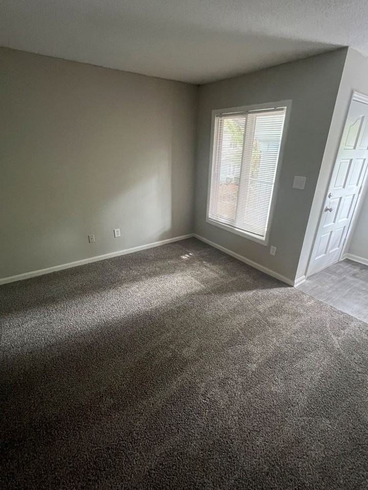 1902 Meadowlark Ln #27 - Photo 2 of 6