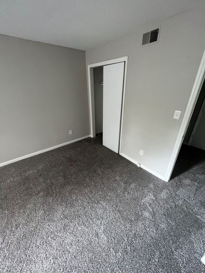 1902 Meadowlark Ln #27 - Photo 5 of 6