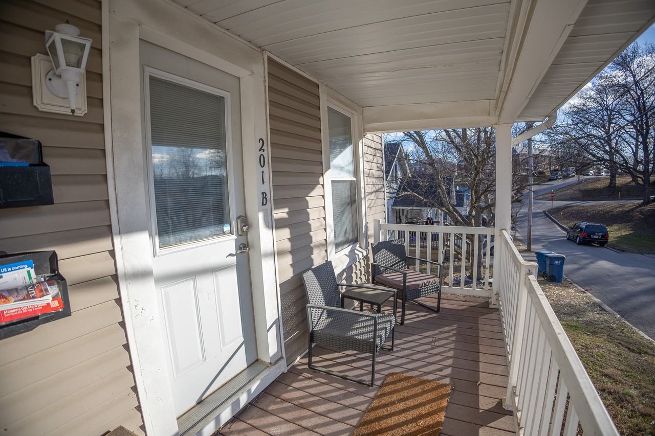 201 Hub St #B - Photo 2 of 19