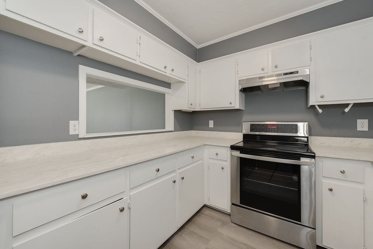 912 Navidad St - Photo 6 of 12