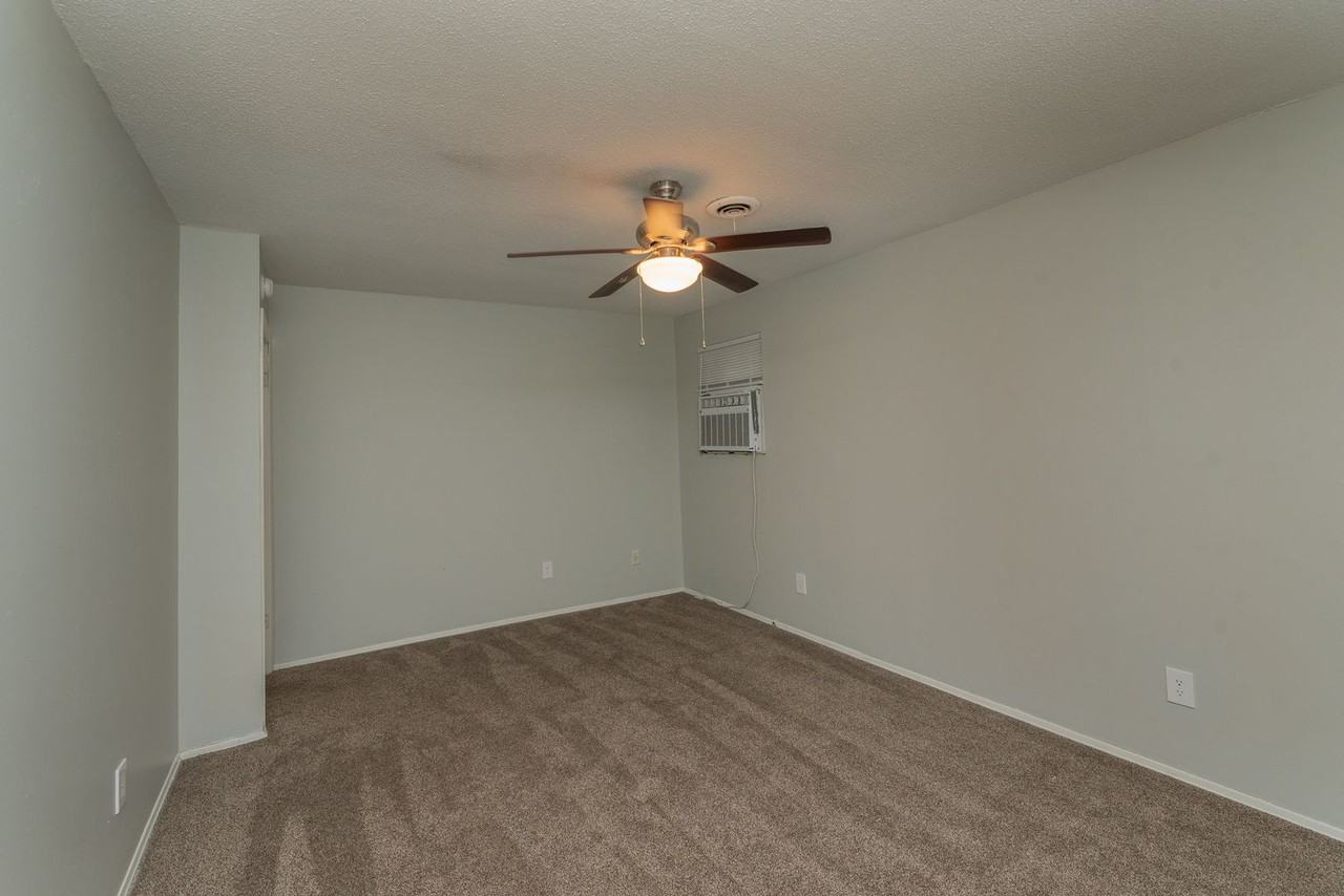 1514 Bleakley St - Photo 7 of 31