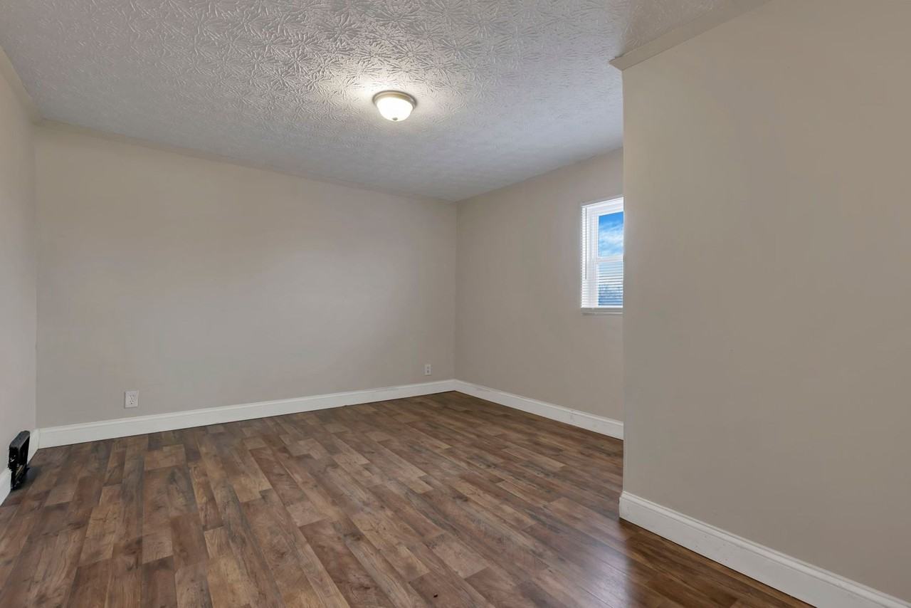 85 1/2 S Wheatland Ave - Photo 6 of 25