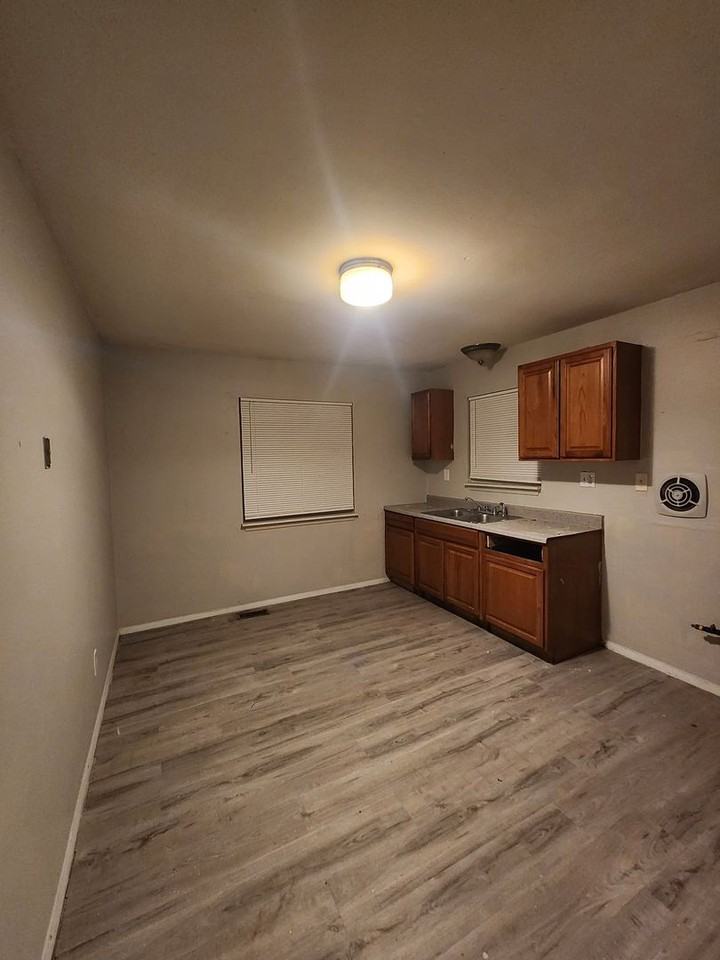 1644 Holmes St - Photo 2 of 9