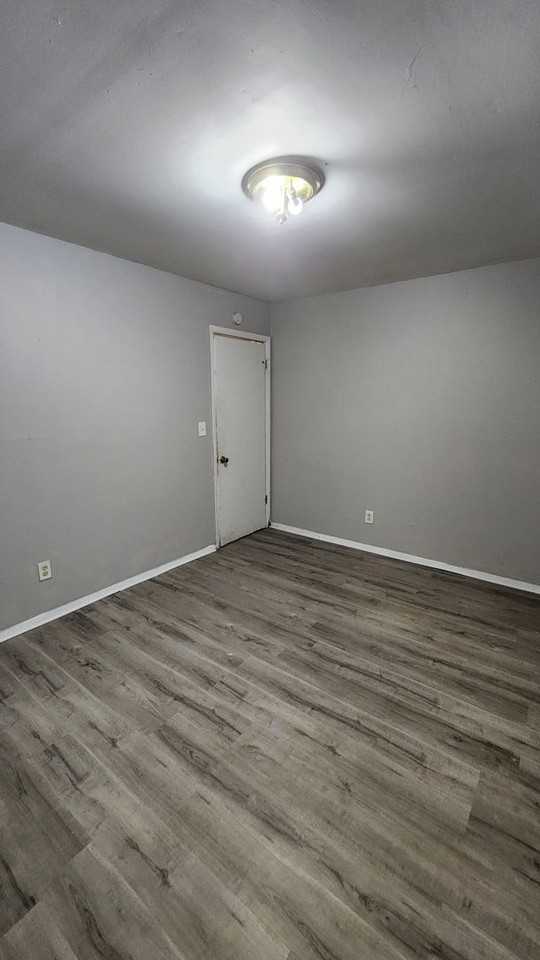 1644 Holmes St - Photo 3 of 9