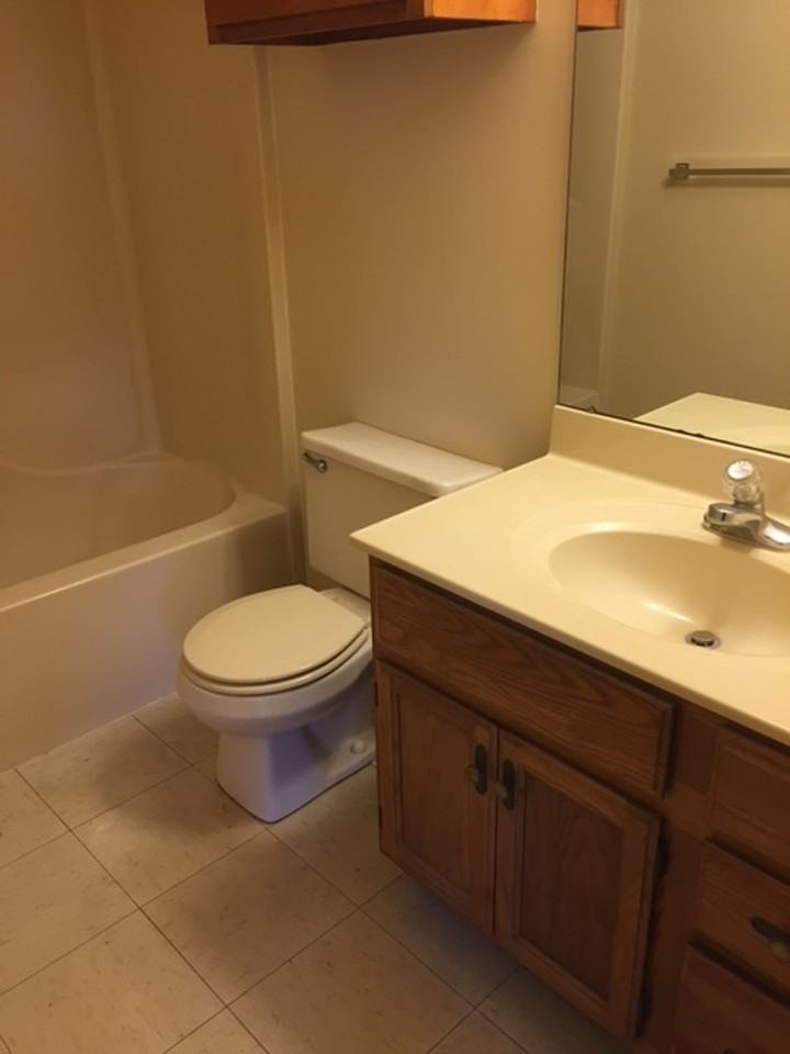 Cozy 1 Bedroom, 1 Bathroom Garden - Photo 3 of 8