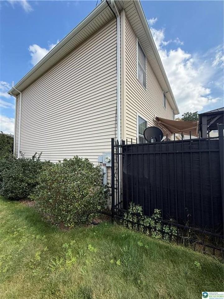 114 Kestrel Rd - Photo 3 of 37