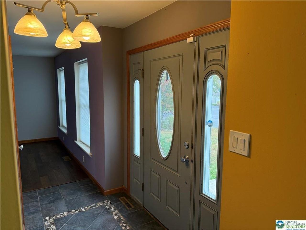 114 Kestrel Rd - Photo 6 of 37