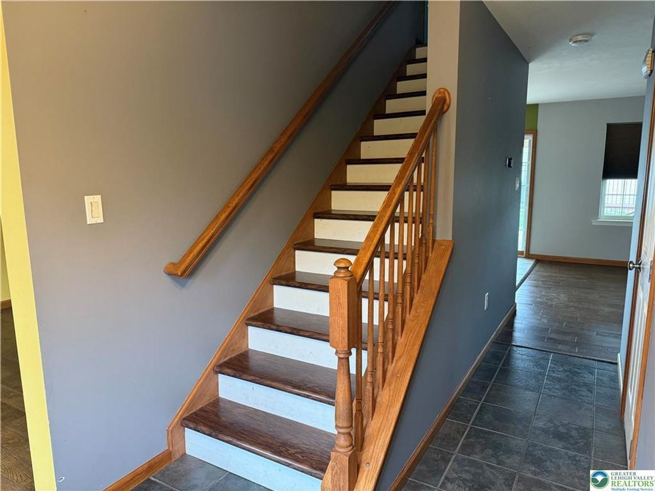 114 Kestrel Rd - Photo 7 of 37