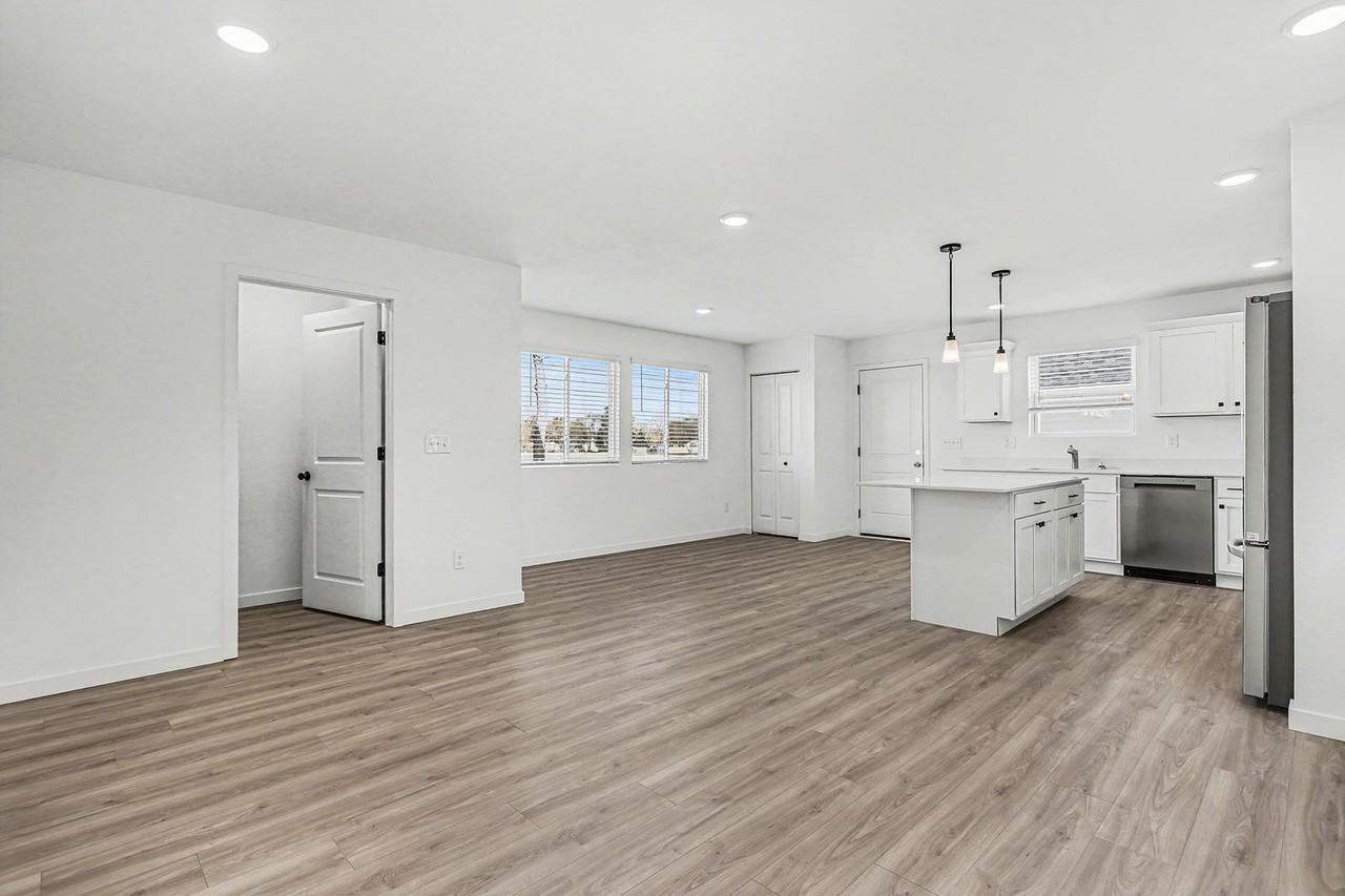 1657 Kennedy - Photo 5 of 24