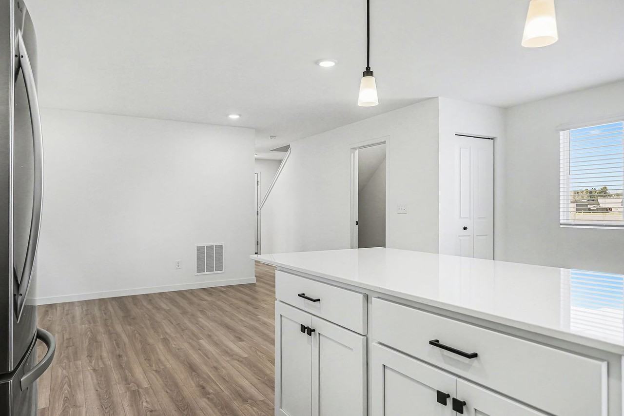 1657 Kennedy - Photo 6 of 24