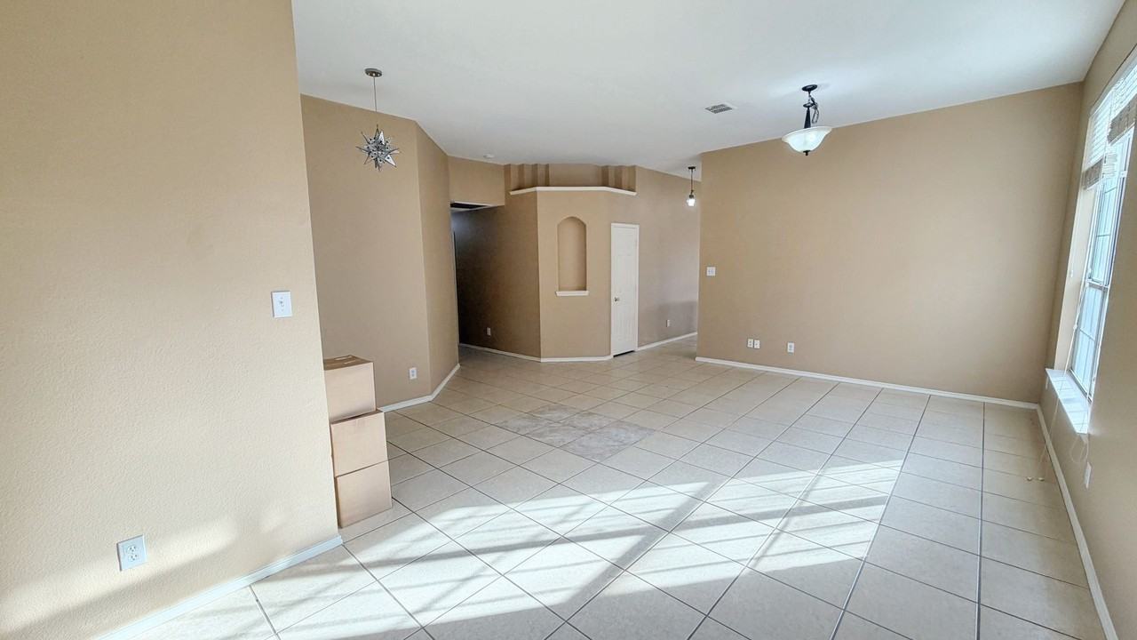 7189 Waterlily Ln - Photo 7 of 40