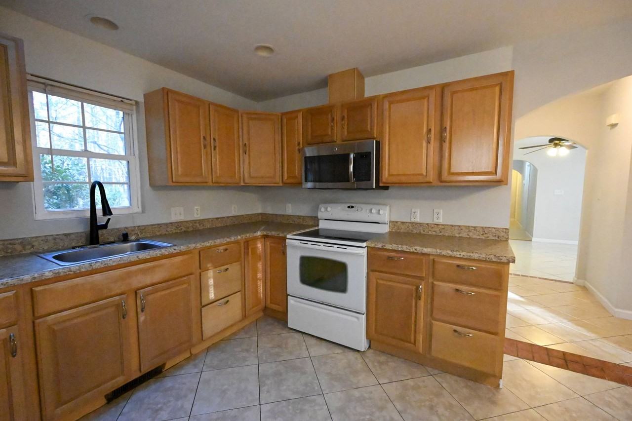 7122 Ramblewood Dr - Photo 2 of 50