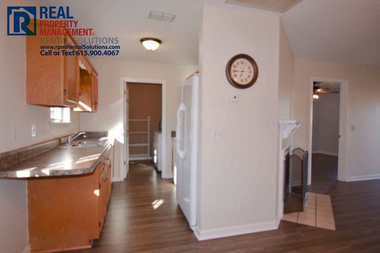 1303 Hodge Dr - Photo 5 of 18