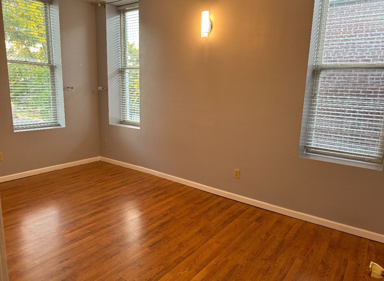 110 1/2 W 6th St - Photo 6 of 11