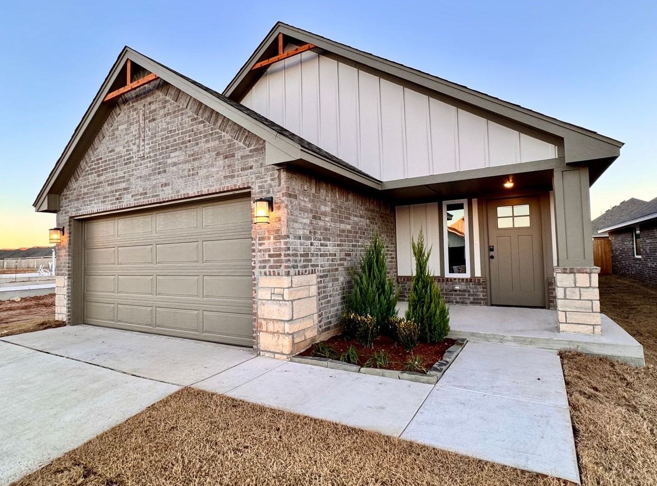 1112 Sw 139th Ter - Photo 2 of 4