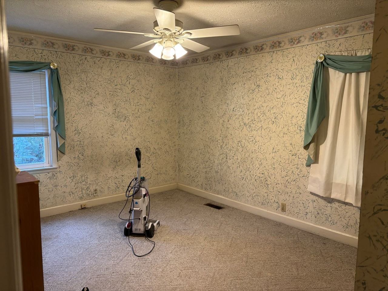 107 Highland Dr - Photo 3 of 7