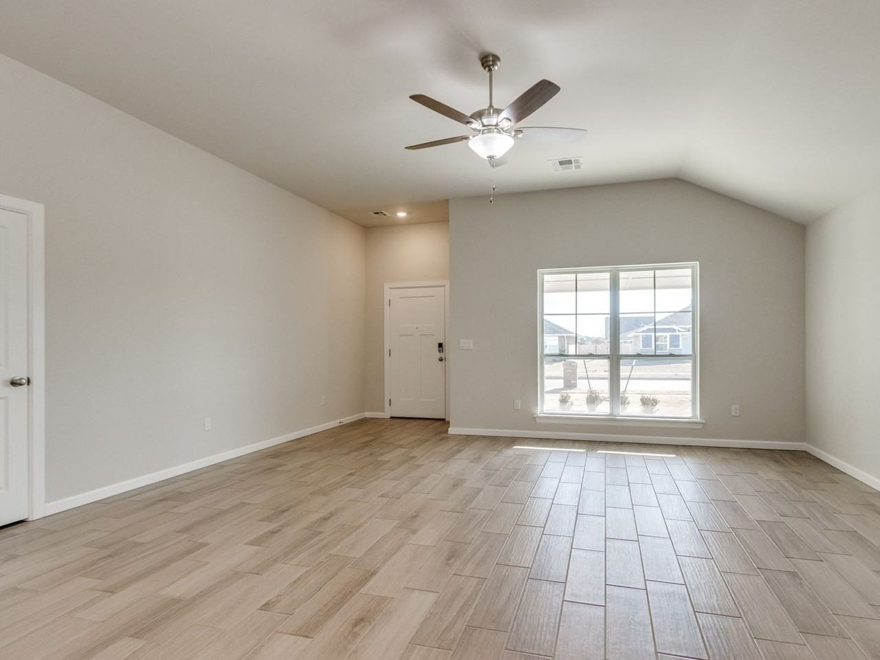 1013 Se 16th Ter - Photo 5 of 17