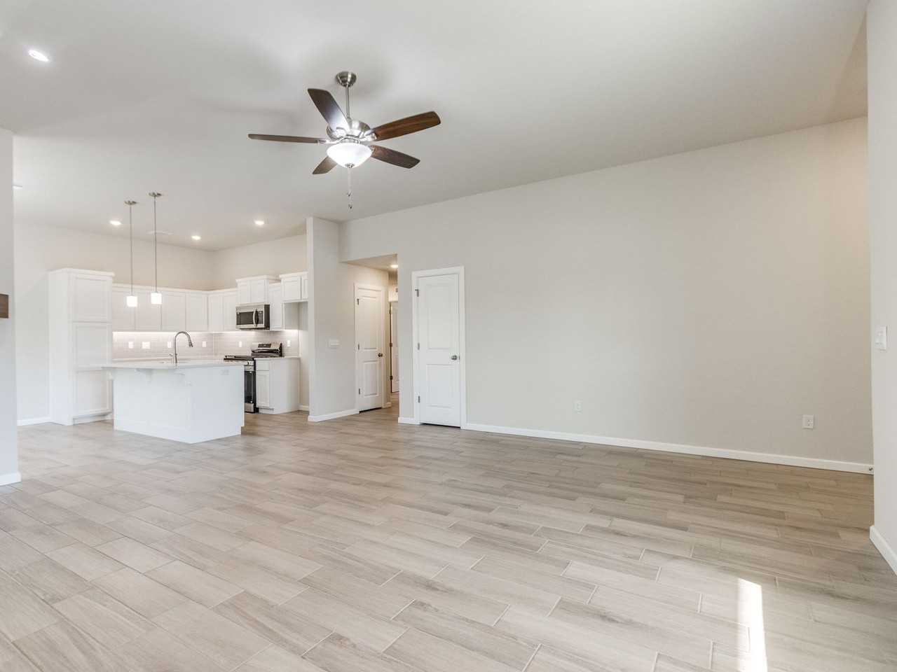 1013 Se 16th Ter - Photo 6 of 17