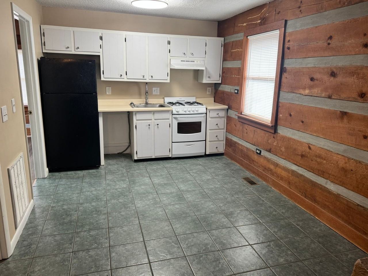 2822 W Walnut St #9 - Photo 5 of 15