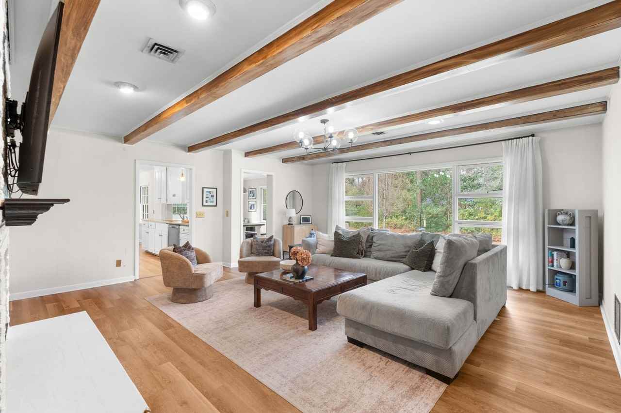 106 Benson Dr - Photo 3 of 23